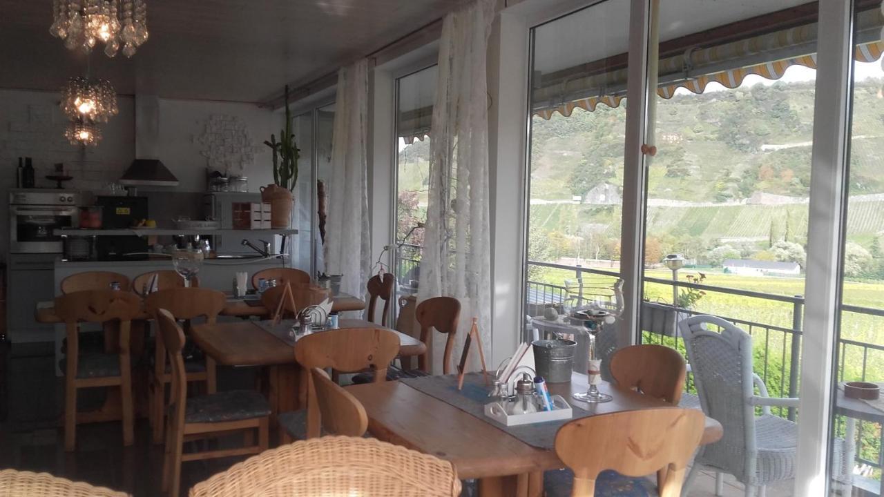 Gaestehaus Moselblick Trittenheim Bagian luar foto