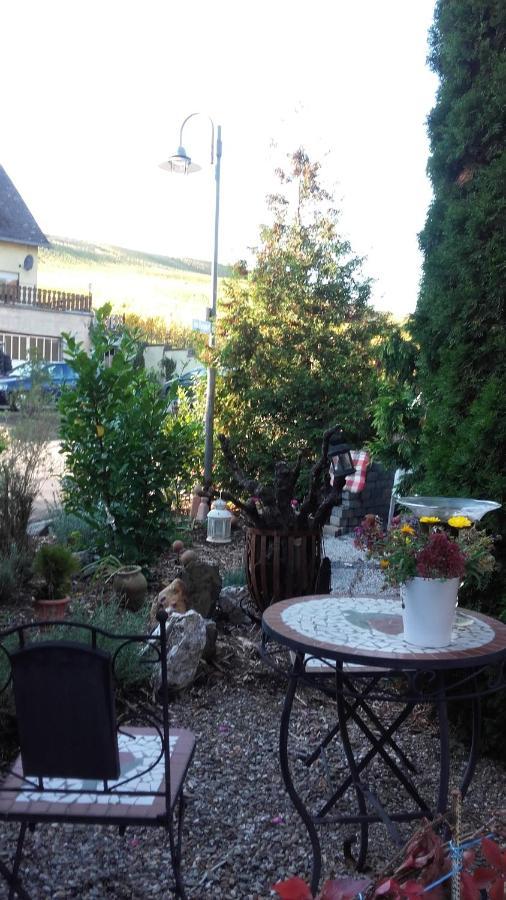 Gaestehaus Moselblick Trittenheim Bagian luar foto