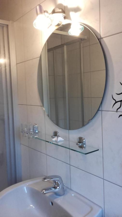 Gaestehaus Moselblick Trittenheim Bagian luar foto