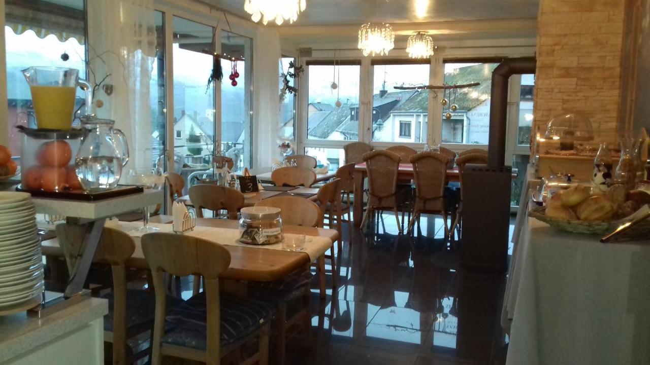 Gaestehaus Moselblick Trittenheim Bagian luar foto