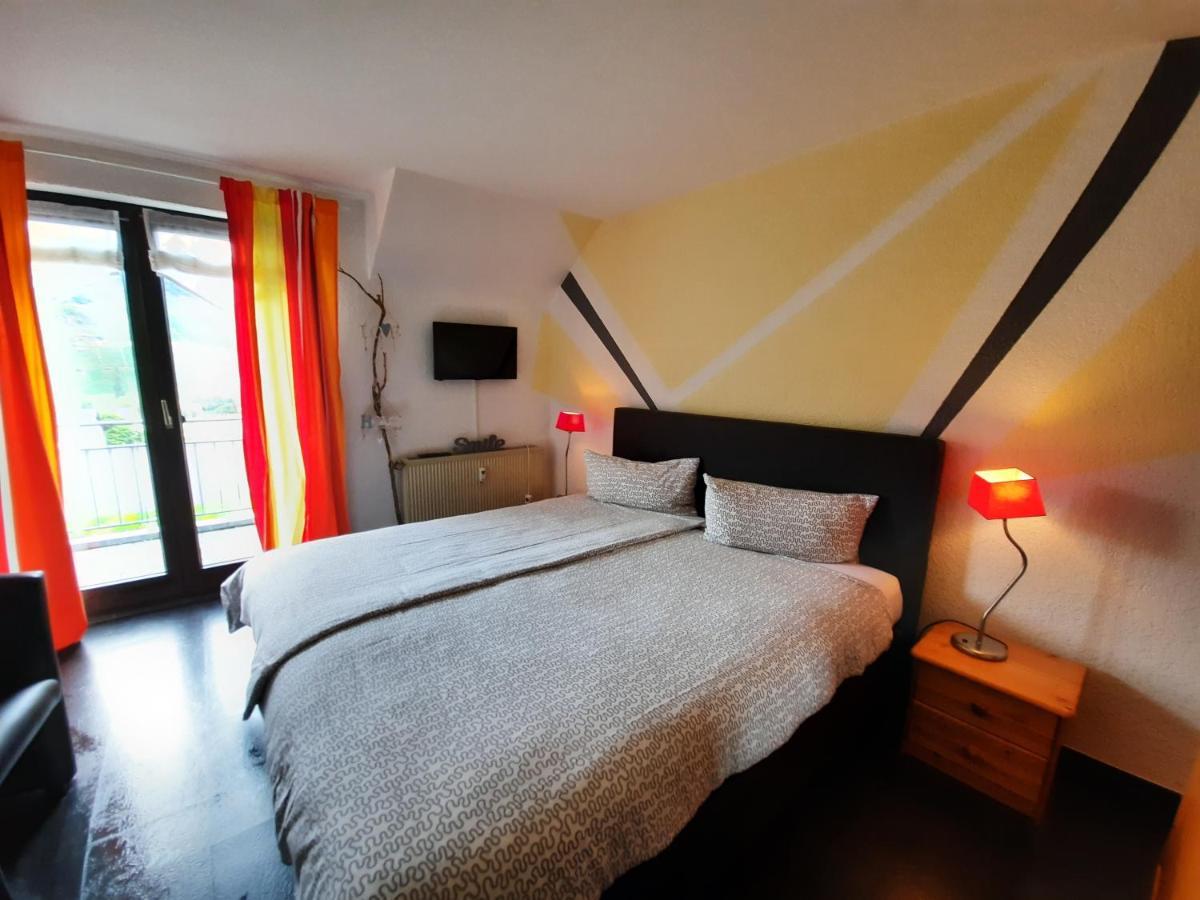 Gaestehaus Moselblick Trittenheim Bagian luar foto