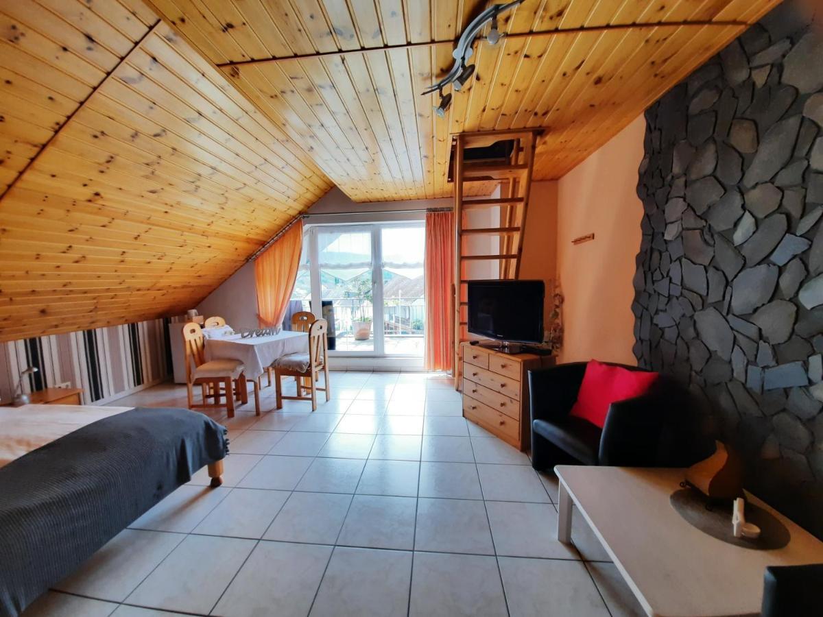 Gaestehaus Moselblick Trittenheim Bagian luar foto