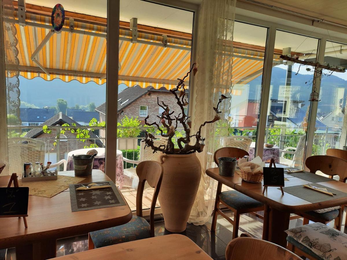Gaestehaus Moselblick Trittenheim Bagian luar foto